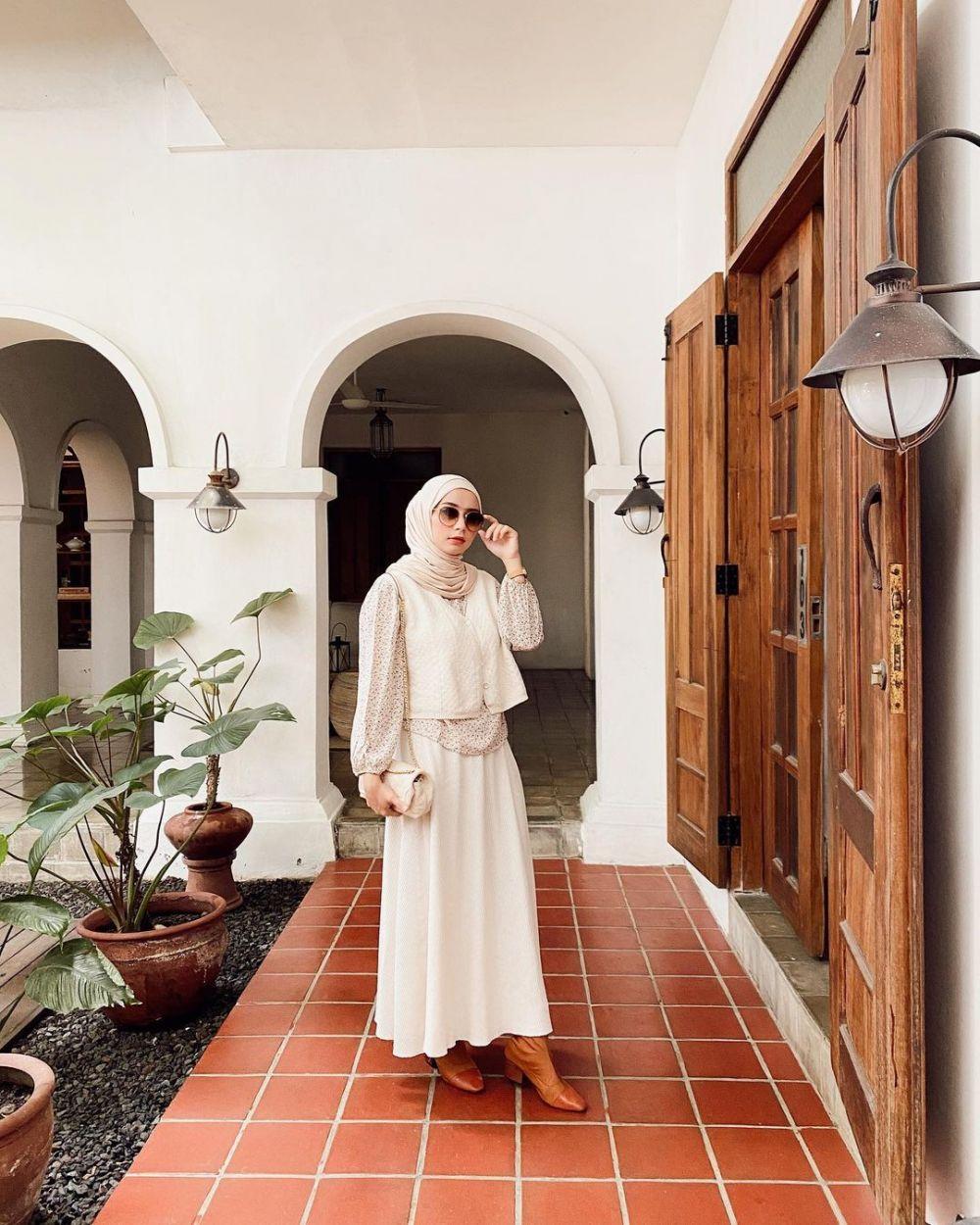 10 Outfit Hangout Nuansa Earth Tone ala Selebgram Erlinda Yuliana