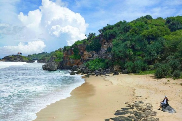 7 Daya Tarik Pantai Porok, Tempat Wisata Indah di Gunungkidul