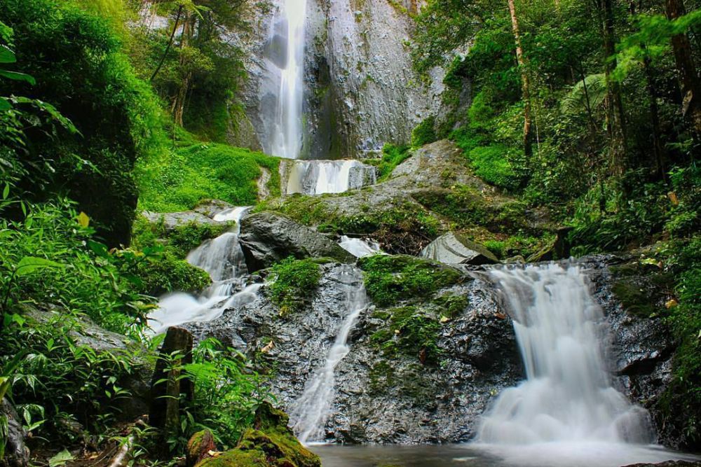 5 Alasan Wajib Mengunjungi Air Terjun Dolo Kediri, Masih Sangat Alami!