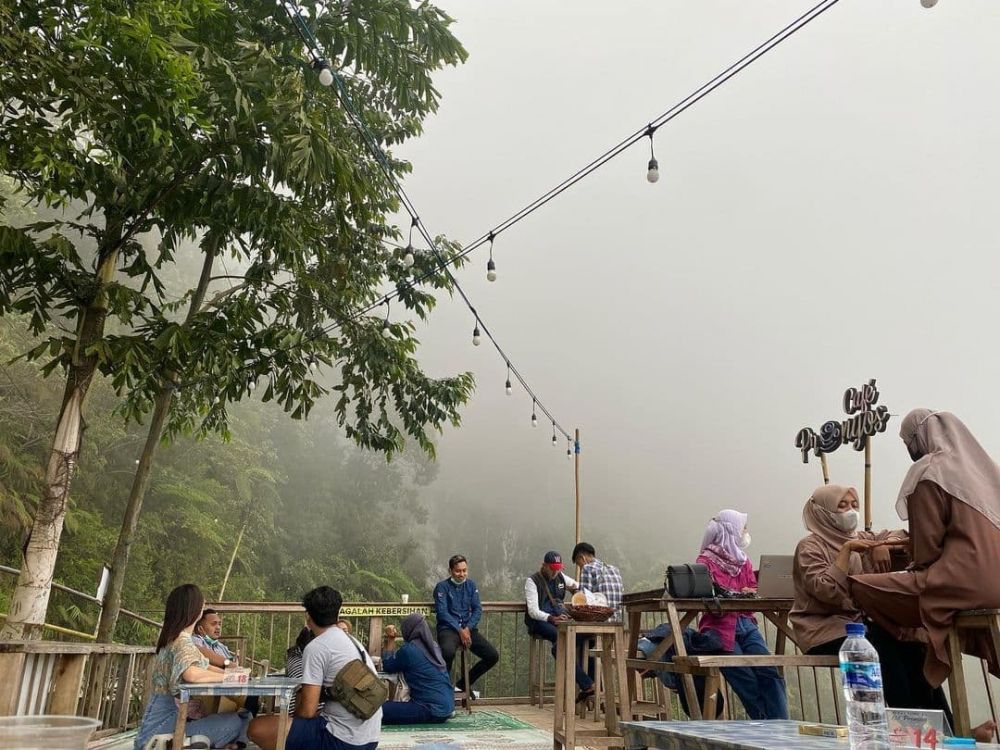 5 Alasan Wajib Mengunjungi Air Terjun Dolo Kediri, Masih Sangat Alami!