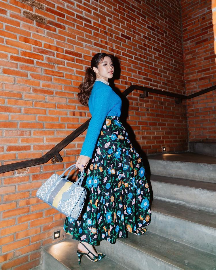 Inspirasi Ootd Malam Tahun Baruan Ala Tiara Andini Colorful 