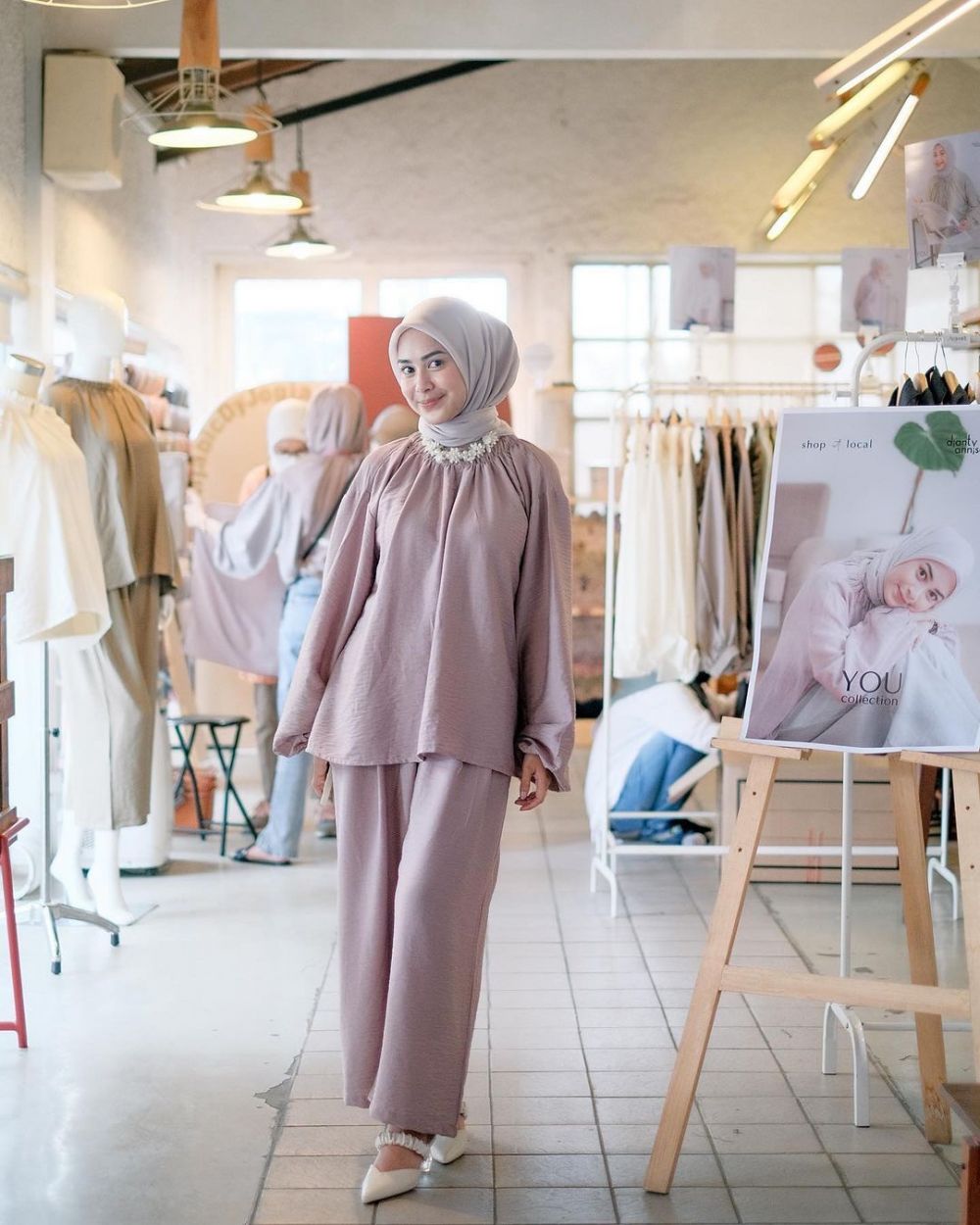 10 Ide Outfit Girly ala Dianty Annisa, Chic Buat OOTD!