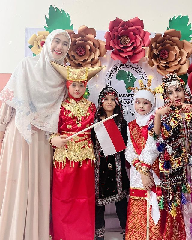 10 Potret Artis Hadiri Event Anak di Sekolah, Seru Abis! 