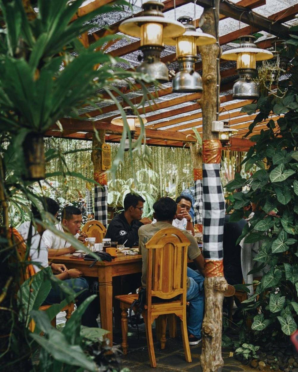 Rekomendasi Tempat Makan Bernuansa Bali Di Solo