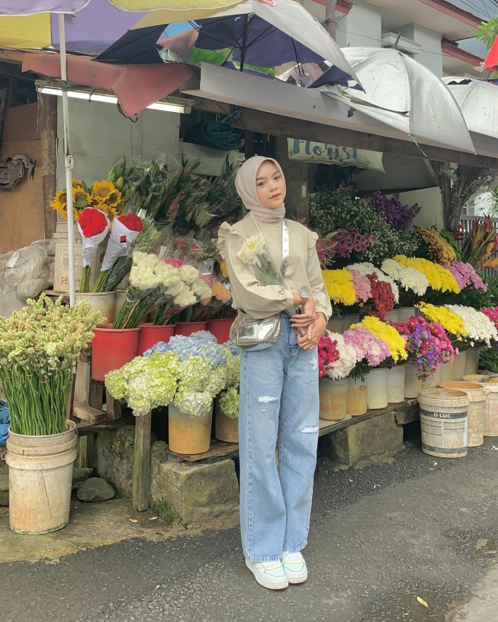 10 Inspirasi OOTD Kuliah Trendi ala Selebgram Hijab Febiola Nabila