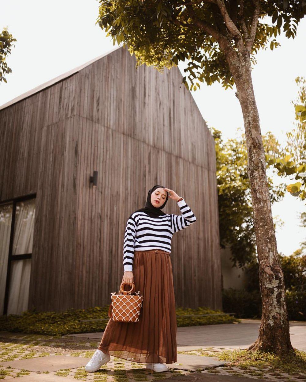 10 Outfit Hangout Nuansa Earth Tone ala Selebgram Erlinda Yuliana