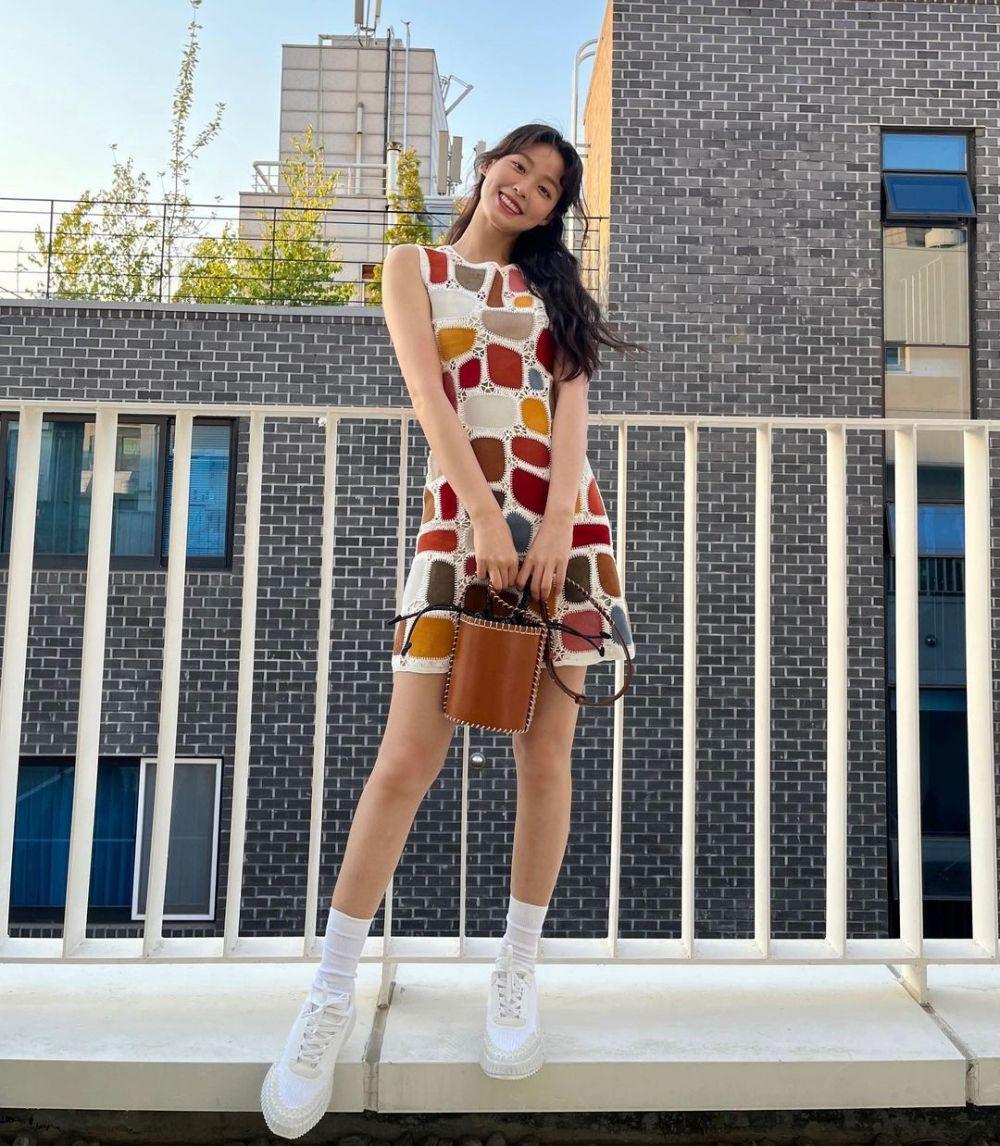 9 Koleksi Dress Seolhyun AOA, Colorful dan Eye Catching! 