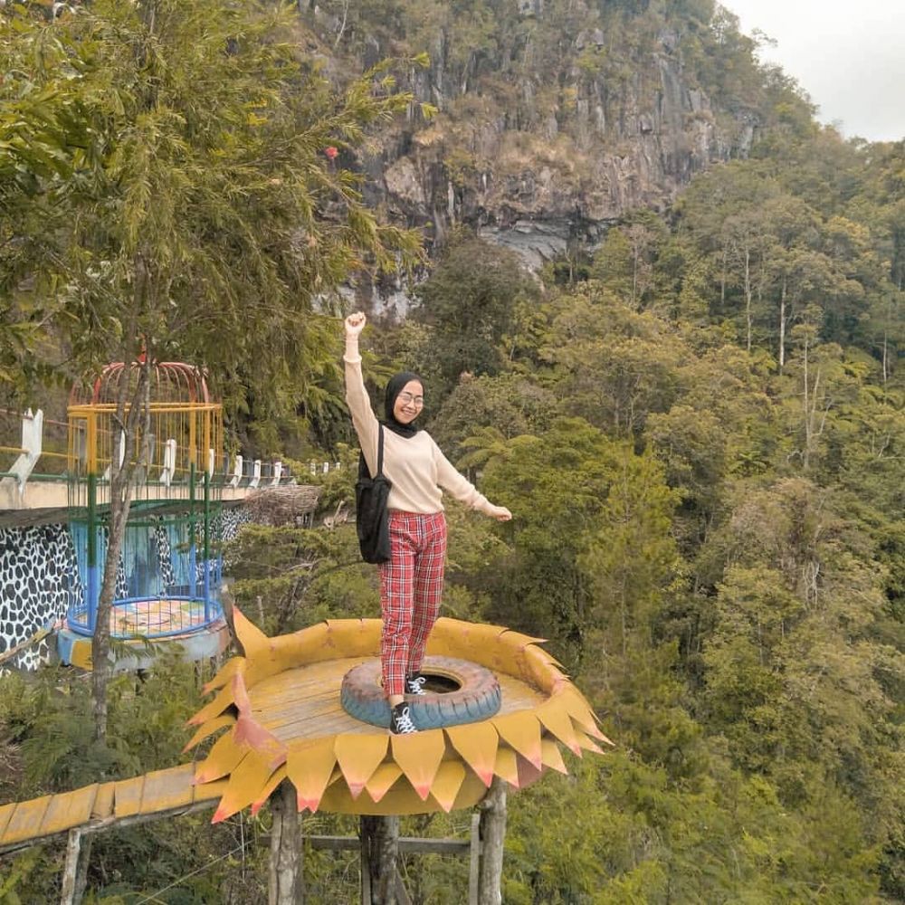 5 Alasan Wajib Mengunjungi Air Terjun Dolo Kediri, Masih Sangat Alami!