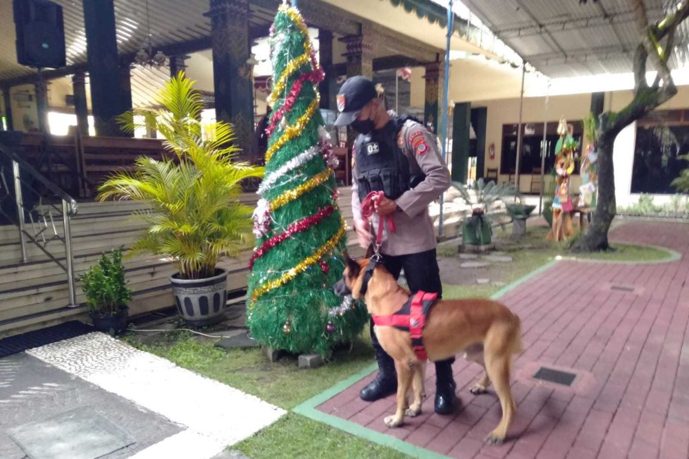 Sisir Gereja di Bantul, Tim Gegana Dibantu Anjing Pelacak