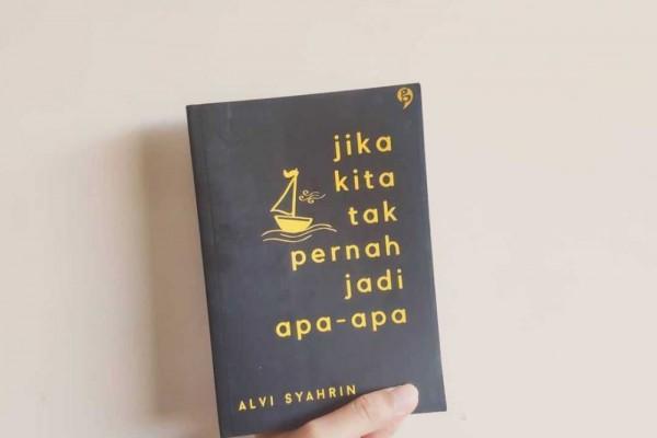 7 Quotes dalam Buku Jika Kita Tak Pernah Jadi Apa-Apa, Ngena Banget!