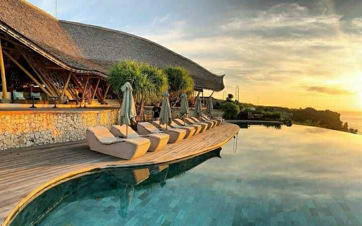 8 Hotel Di Uluwatu-Bali Yang Menawarkan Pemandangan Memukau