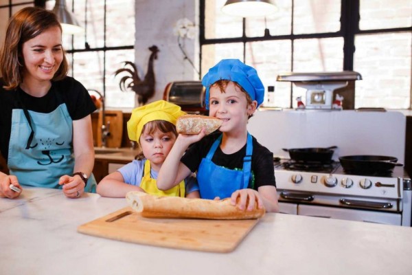 5 Cara Ajarkan Team Work dalam Parenting, Biasakan Anak Bekerja Sama