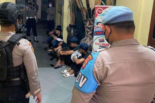 Polisi Tangkap 13 Pelajar Di Bantul, Ditemukan Bawa Senjata