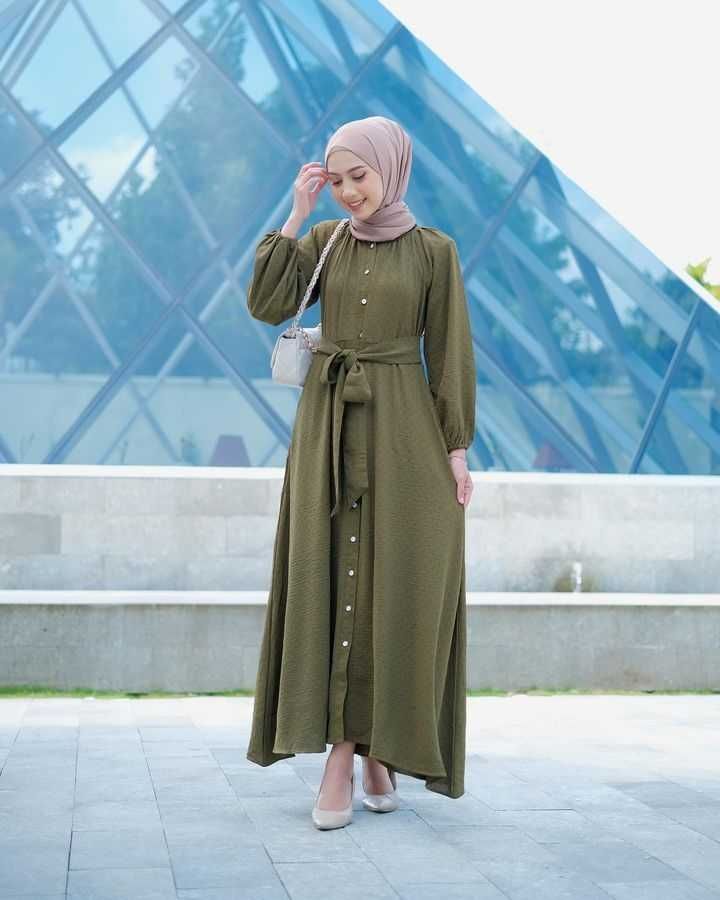 10 Ide Hijab Outfit Kondangan ala Cindy Julia, Anggun dan Manis!