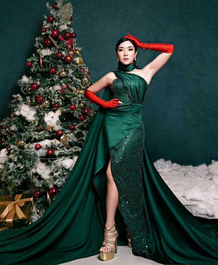 10 Fashion Artis Sambut Natal dan Tahun 2022, Gisella Paling Glamor!