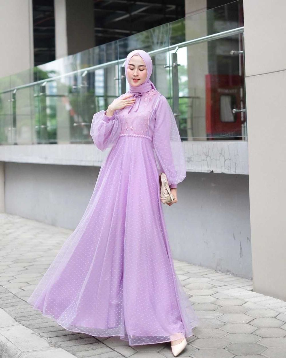 10 Ide Outfit Hijab untuk Kondangan dengan Nuansa Ungu, Elegan!