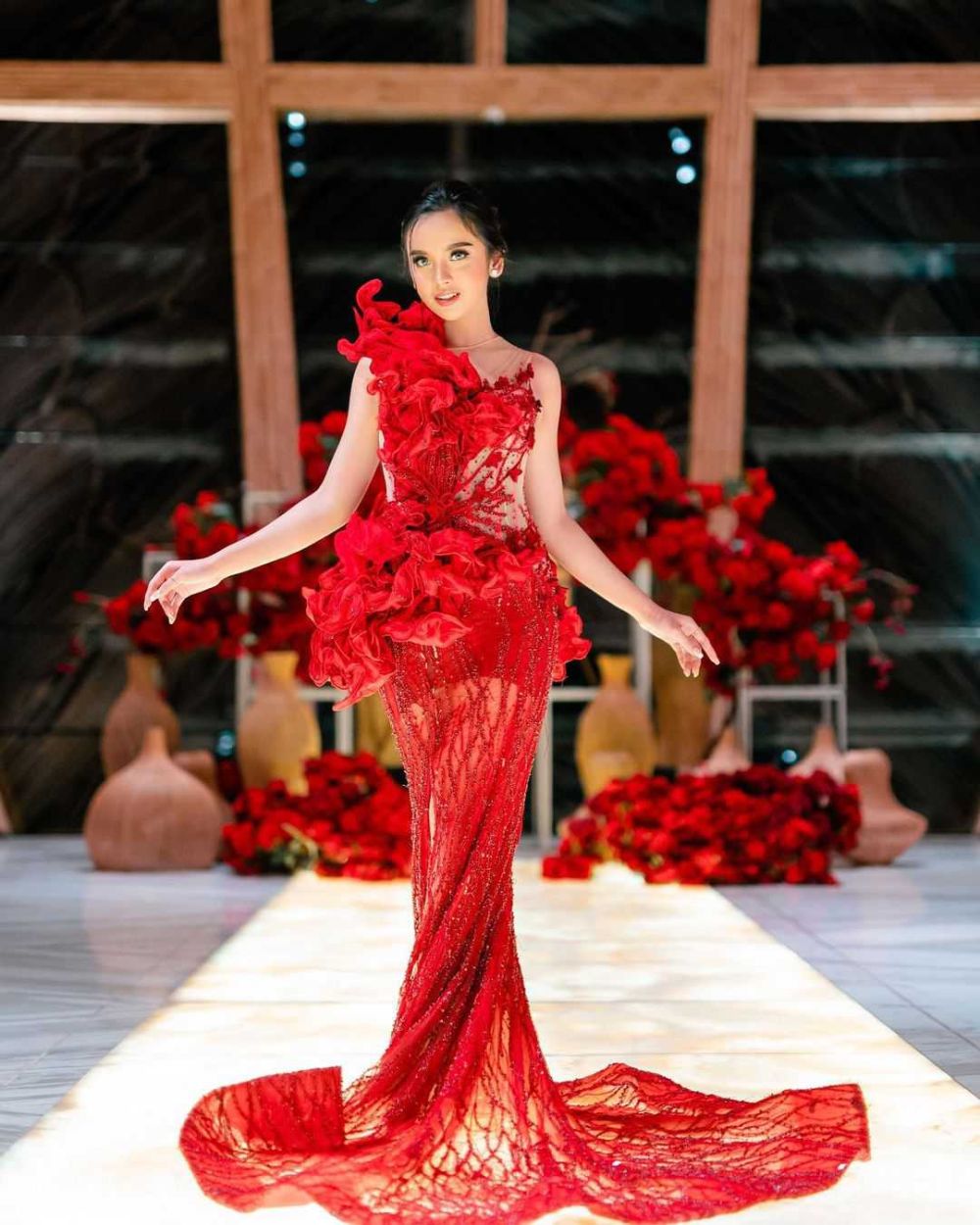 12 Outfit Lyodra dengan Sleeveless Dress Glamor, The Real Dewi