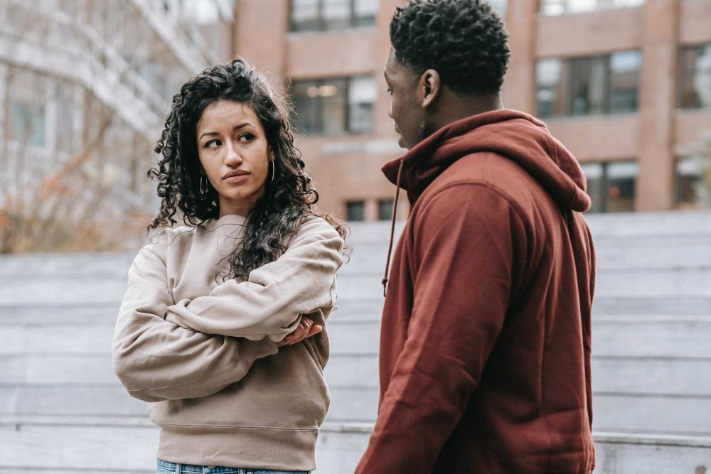 5 Kesalahan saat Menjalin Hubungan dengan Pasangan yang Lebih Muda
