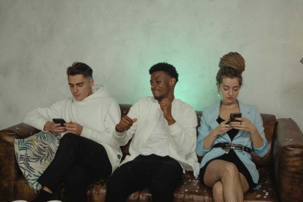 5 Kebiasaan Buruk yang Bikin Kita Terus Menjadi People Pleaser