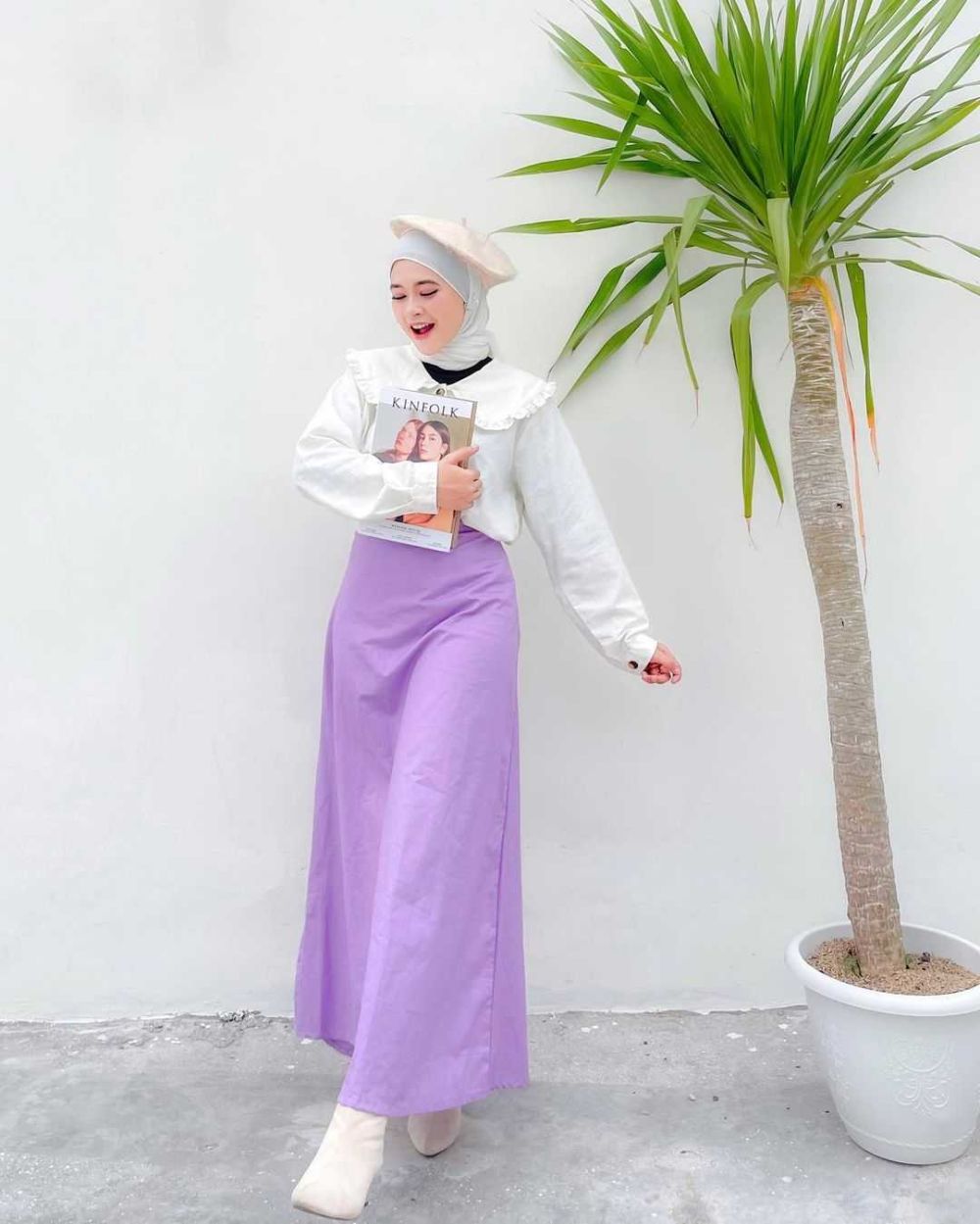 11 Inspirasi Padu Padan Outfit Rok ala Reni Marlina, Super Catchy!