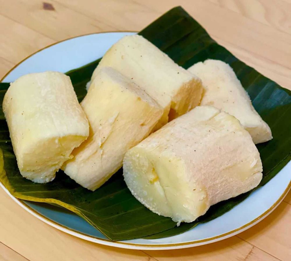 Resep Bolu Tape Pandan, Manis Lembut dengan Topping Keju Parut