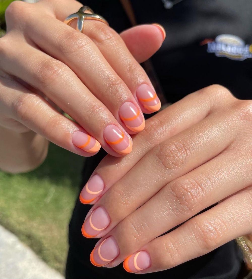 25 Inspirasi Double French Nail Art, Desain yang Simpel tapi Trendi!