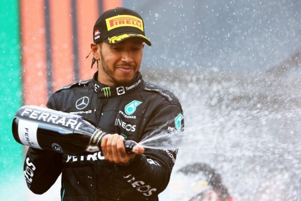 9 Parade Potret Lewis Hamilton Finis Podium pada Formula 1 2022