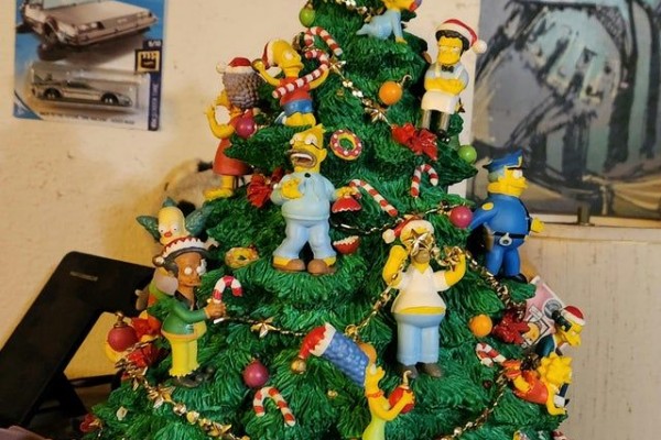 10 Inspirasi Dekorasi Pohon Natal Anti Mainstream, Unik dan Kreatif