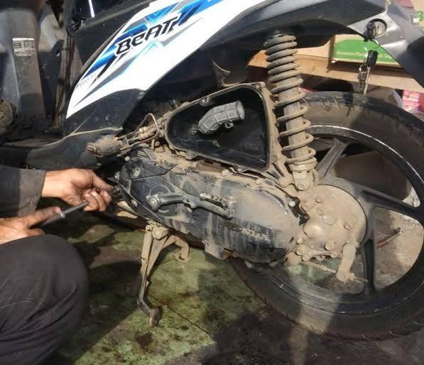 Cara Mengatasi Motor Mogok Saat Musim Hujan