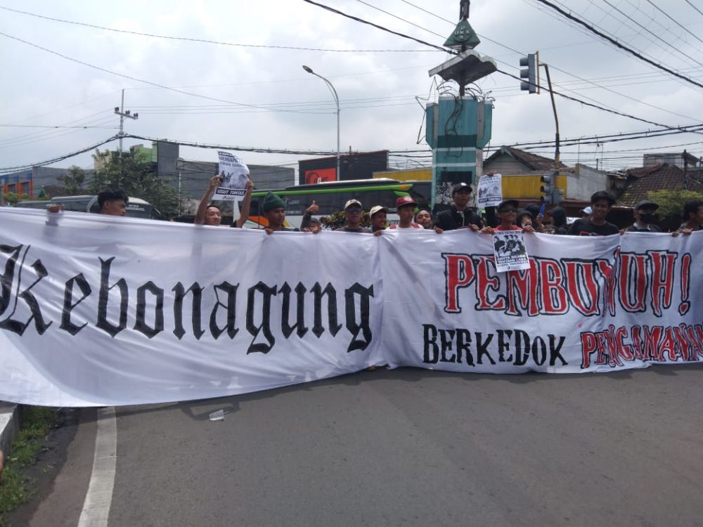 Bukan di Malang, Kenapa Sih Kasus Kanjuruhan Disidangkan di Surabaya?