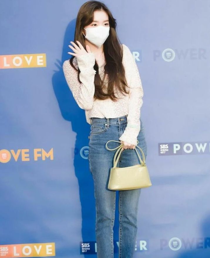 9 Inspirasi OOTD ala Irene Red Velvet, Stylish Abis!