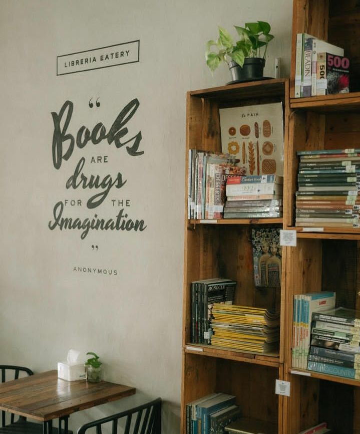 6 Kafe Buku di Surabaya, Ngopi Asyik Sambil Baca Buku