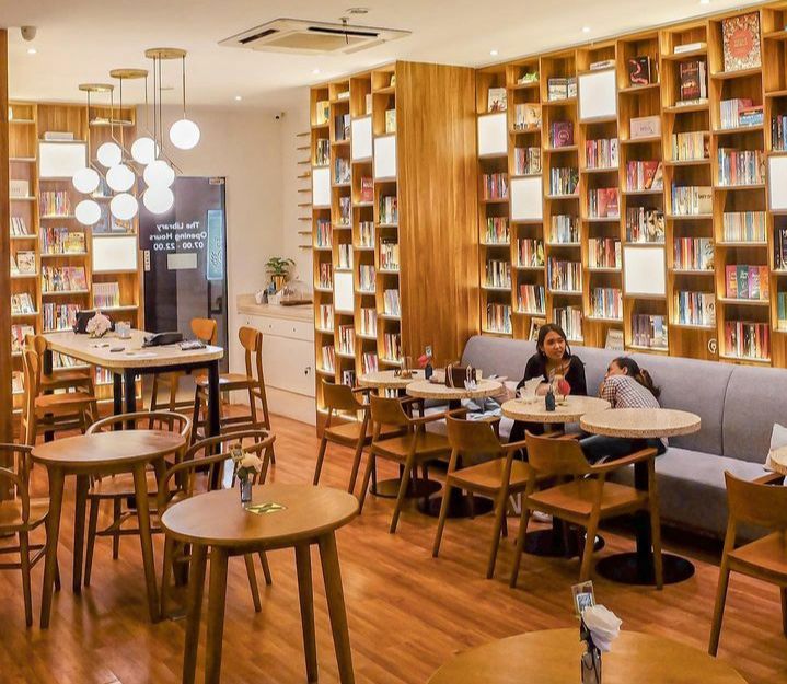 6 Kafe Buku di Surabaya, Ngopi Asyik Sambil Baca Buku