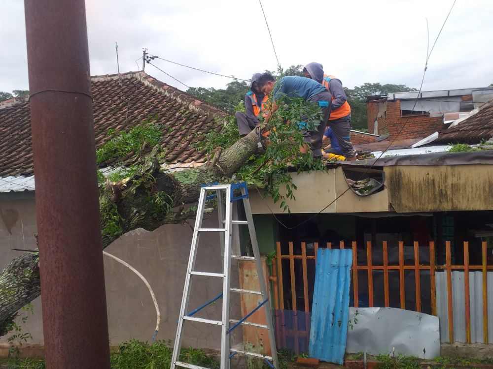 20 Rumah Rusak Akibat Hujan Disertai Angin Kencang di Malang