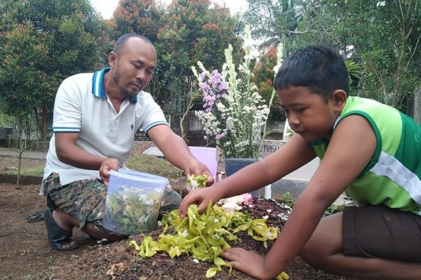 Natal Kelam Bagi Orangtua Korban Tragedi Kanjuruhan