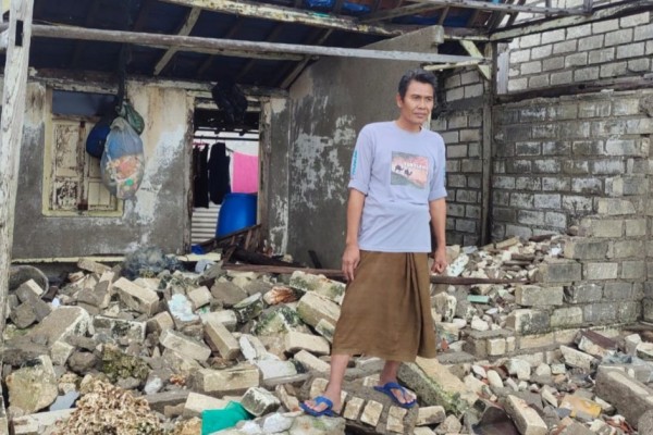 Tujuh Rumah Milik Warga Tuban Rusak Disapu Ombak