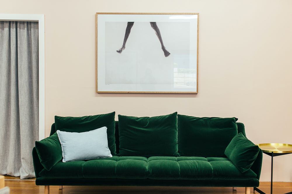 5 Tips Bikin Sofa di Rumah Tampak Lebih Mahal dari Aslinya!