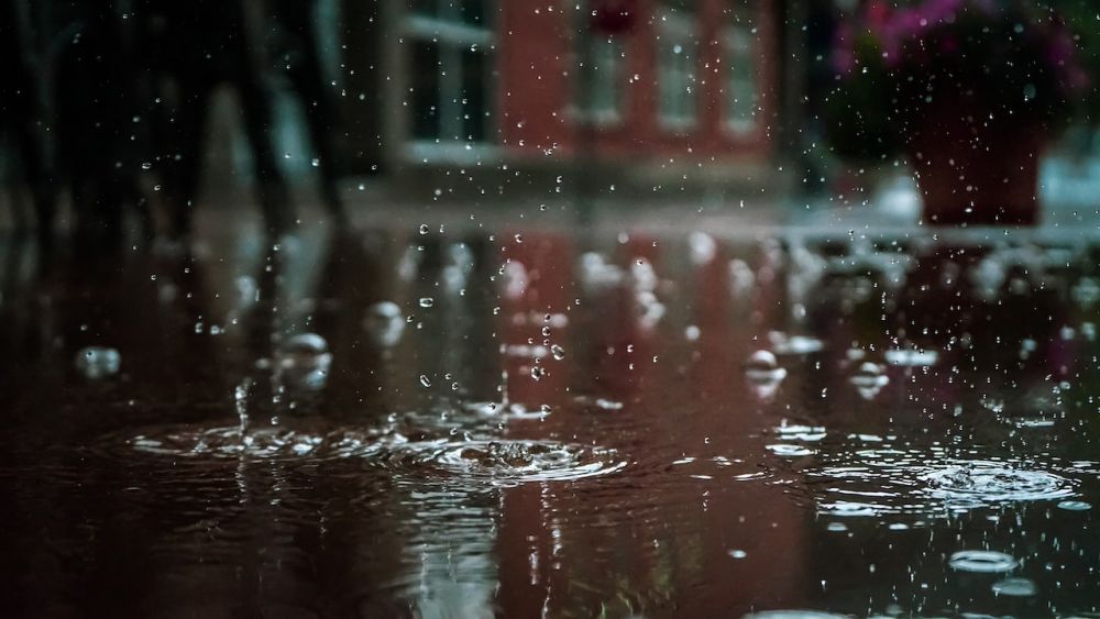 11 Peribahasa dengan Kata 'Hujan' dan Maknanya
