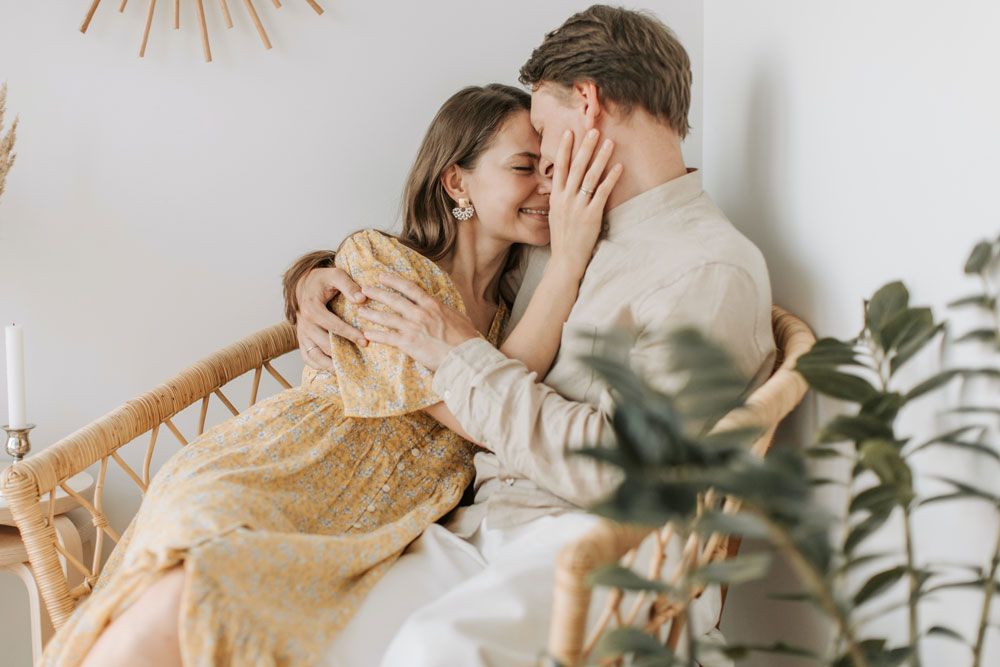 5 Cara Membuat Pasangan Merasa Dicintai dan Diinginkan Olehmu 