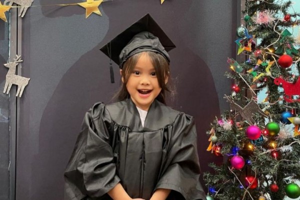 10 Potret Wisuda TK Anak Acha Septriasa di Australia, Happy Graduation