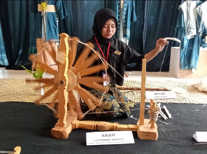 Intip Pembuatan Benang sebagai Bahan Dasar Kain Tenun di Lombok,Yuk!