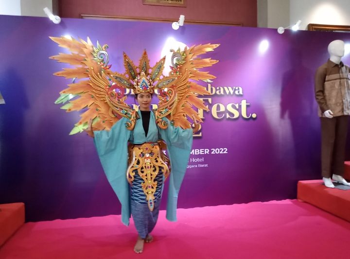 Kostum Karnaval Unik yang Menggambarkan Budaya Lombok, Keren Banget!