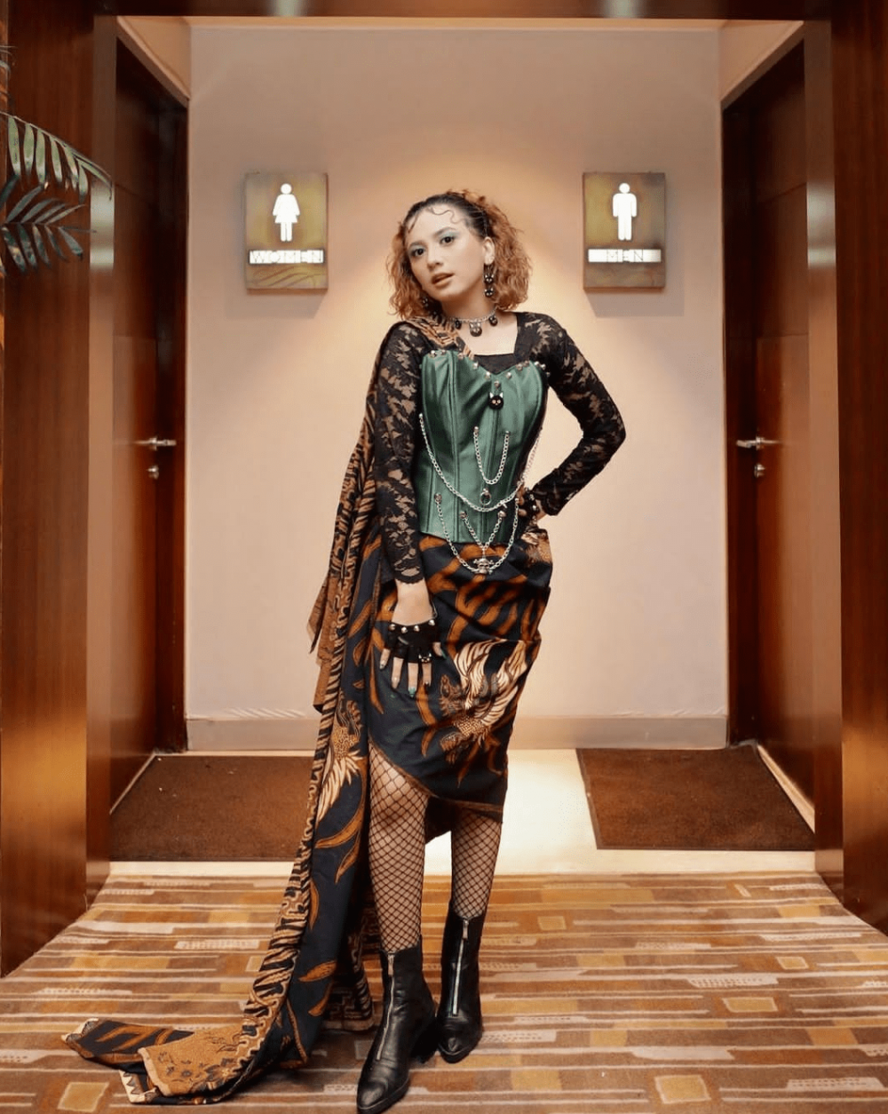 10 Inspirasi Fashion ala Naimma Aljufri yang Selalu Tampil Modis