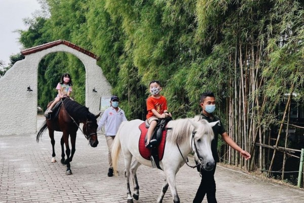 Rekomendasi Kebun Binatang Mini di Tangerang, Anak Happy~