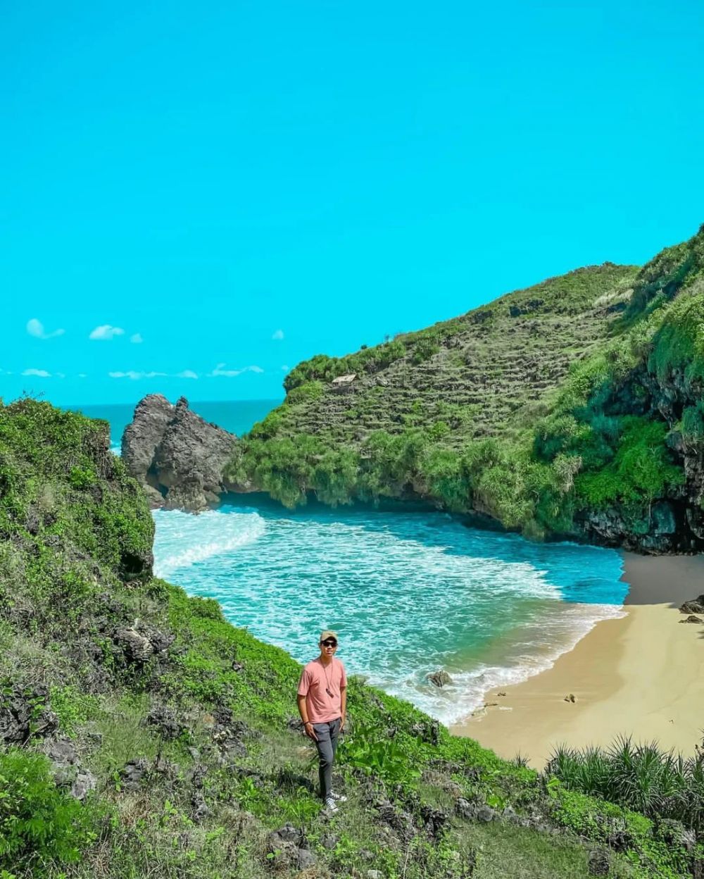 Pantai Ngrawah Gunungkidul: Info Rute, Harga Tiket, dan Tips