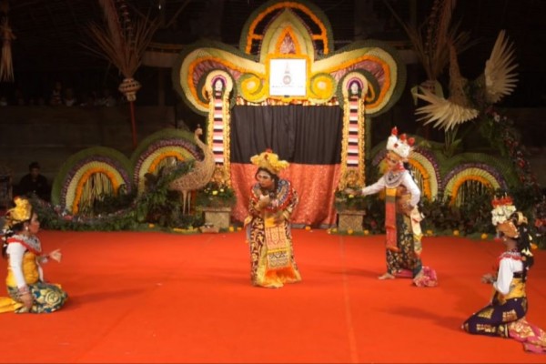 5 Tokoh Penting di Pementasan Arja Klasik Bali