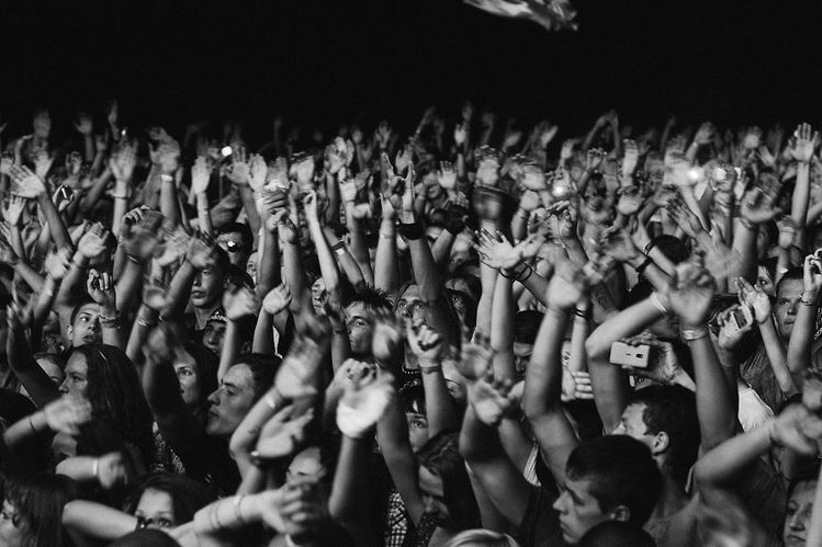 5 Efek Mendengar Musik Heavy Metal, Perbaiki Mood dan Meredam Emosi