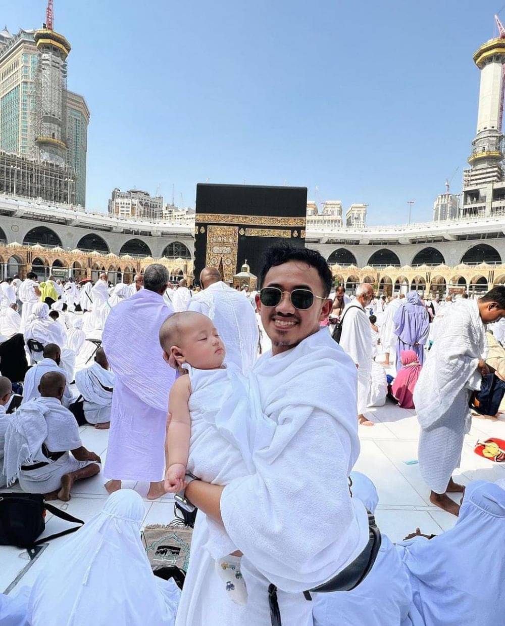 Anak Artis Saat Mengenakan Kain Ihram