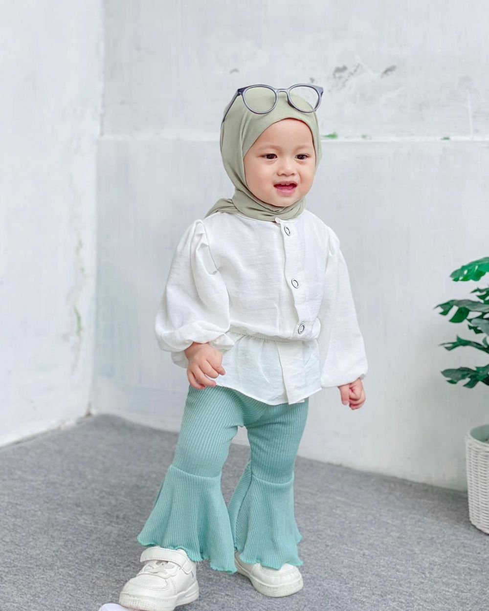 9 Inspirasi OOTD Hijab ala Baby Luna, Tampil Stylish Sejak Dini!