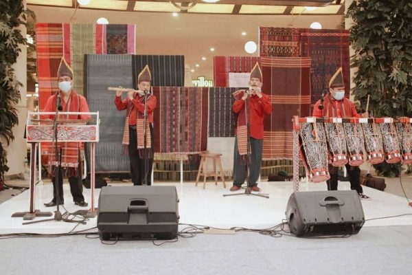 7 Lagu Batak tentang Hubungan Orang Tua dan Anak serta Liriknya